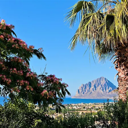 Equipped With Private Pool And Panoramic Sea Views *