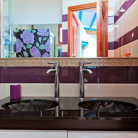 Equipped With Private Pool And Panoramic Sea Views بيت للعطل